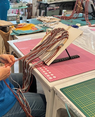 Atelier macramé Arbre de vie fabrication geste