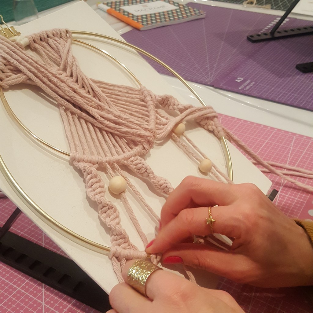 Atelier macramé suspension déco fabrication geste